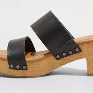 Universal Standard ~ Wood Look Sandals ~ Size 7.5